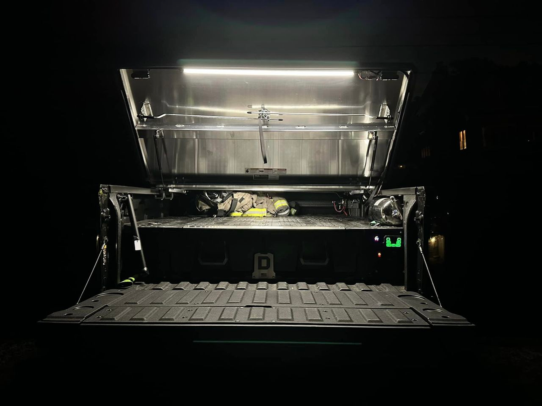 Truck bed fitted with v-series light bar